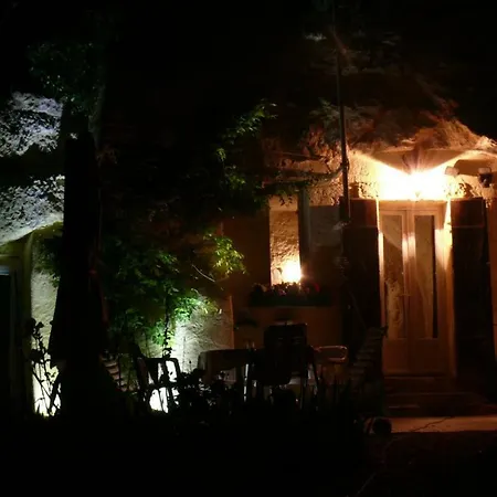 Troglo Papillon Villa Luynes  Exterior photo